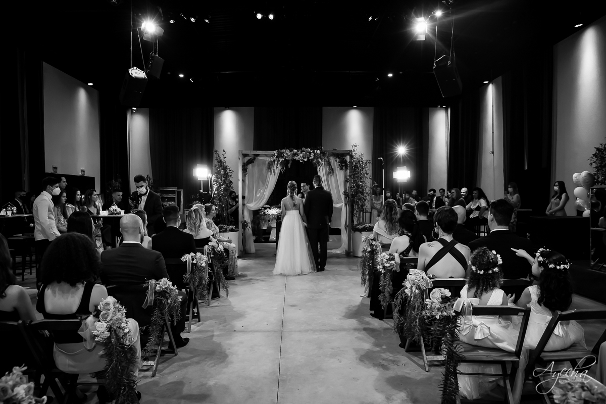 Festa de casamento; Casamento do sonhos; Casamento em Curitiba; Decoração de casamento; Fotografa de casais; Dia dos noivos; Casamentos Pinhais; Hauser Eventos; Inspiração de decoração de casamento; Cerimonia religiosa; 