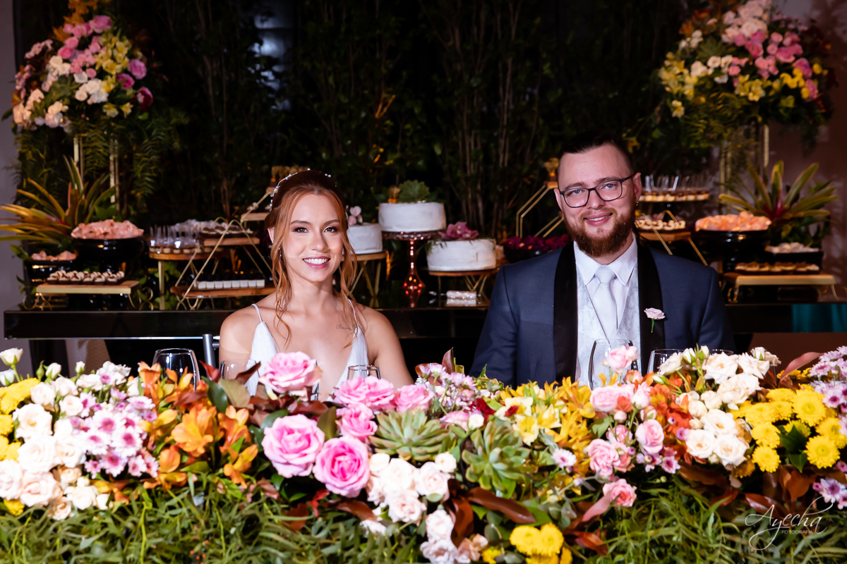 Festa de casamento; Casamento do sonhos; Casamento em Curitiba; Decoração de casamento; Fotografa de casais; Dia dos noivos; Casamentos Pinhais; Hauser Eventos; Inspiração de decoração de casamento; Cerimonia religiosa; Beijo dos noivos;
