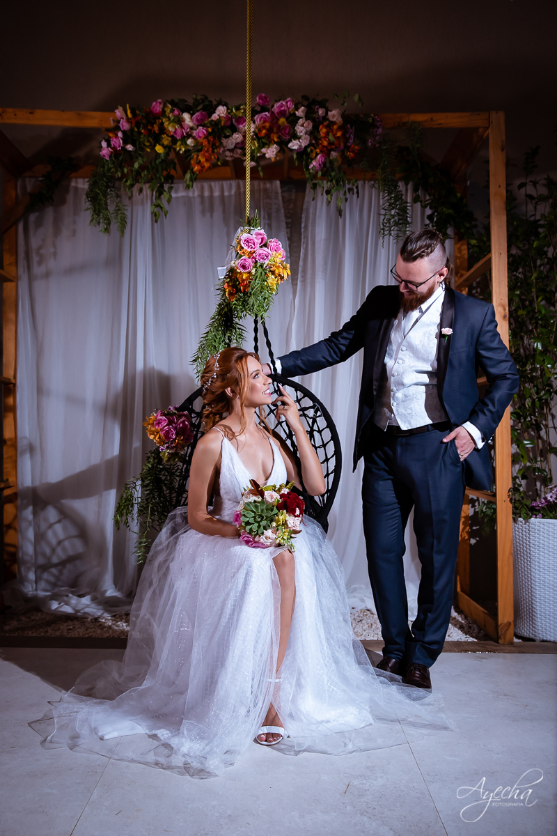 Festa de casamento; Casamento do sonhos; Casamento em Curitiba; Decoração de casamento; Fotografa de casais; Dia dos noivos; Casamentos Pinhais; Hauser Eventos; Inspiração de decoração de casamento; Cerimonia religiosa; Beijo dos noivos;