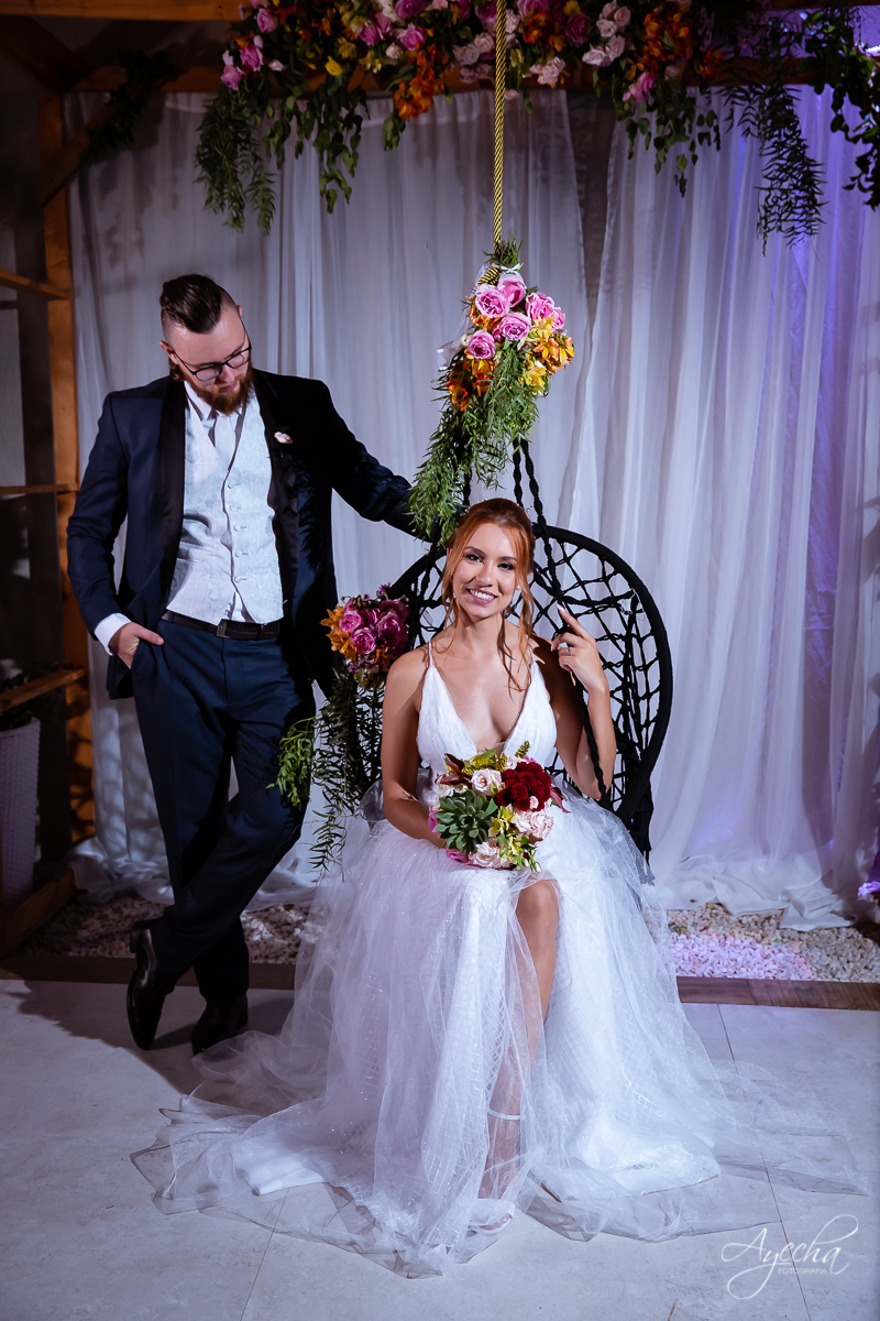 Festa de casamento; Casamento do sonhos; Casamento em Curitiba; Decoração de casamento; Fotografa de casais; Dia dos noivos; Casamentos Pinhais; Hauser Eventos; Inspiração de decoração de casamento; Cerimonia religiosa; Beijo dos noivos;