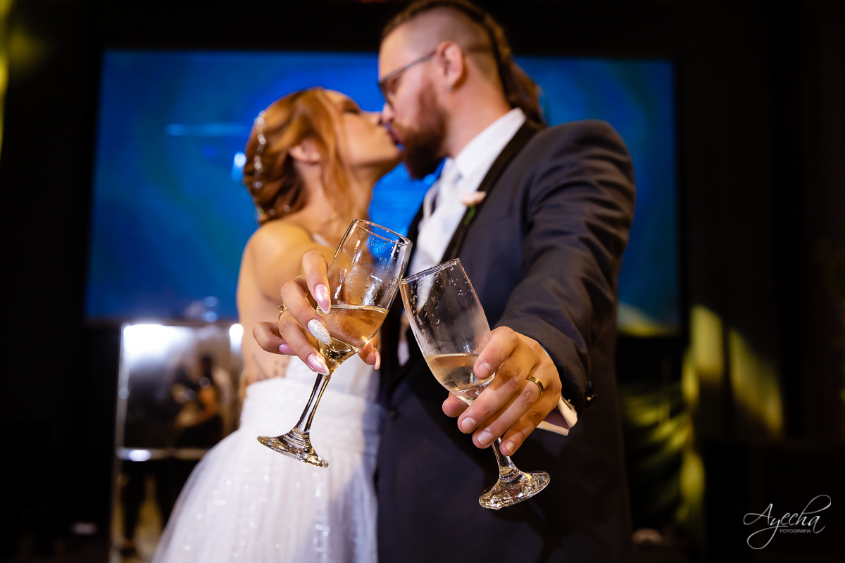 Festa de casamento; Casamento do sonhos; Casamento em Curitiba; Decoração de casamento; Fotografa de casais; Dia dos noivos; Casamentos Pinhais; Hauser Eventos; Inspiração de decoração de casamento; Cerimonia religiosa; Brinde dos noivos;