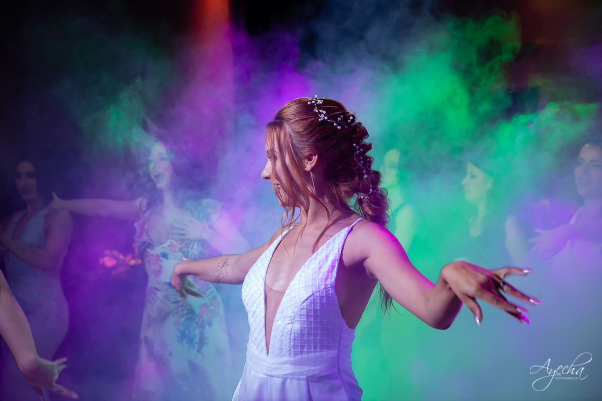 Festa de casamento; Casamento do sonhos; Casamento em Curitiba; Decoração de casamento; Fotografa de casais; Dia dos noivos; Casamentos Pinhais; Hauser Eventos; Inspiração de decoração de casamento; Cerimonia religiosa; Valsa dos noivos;