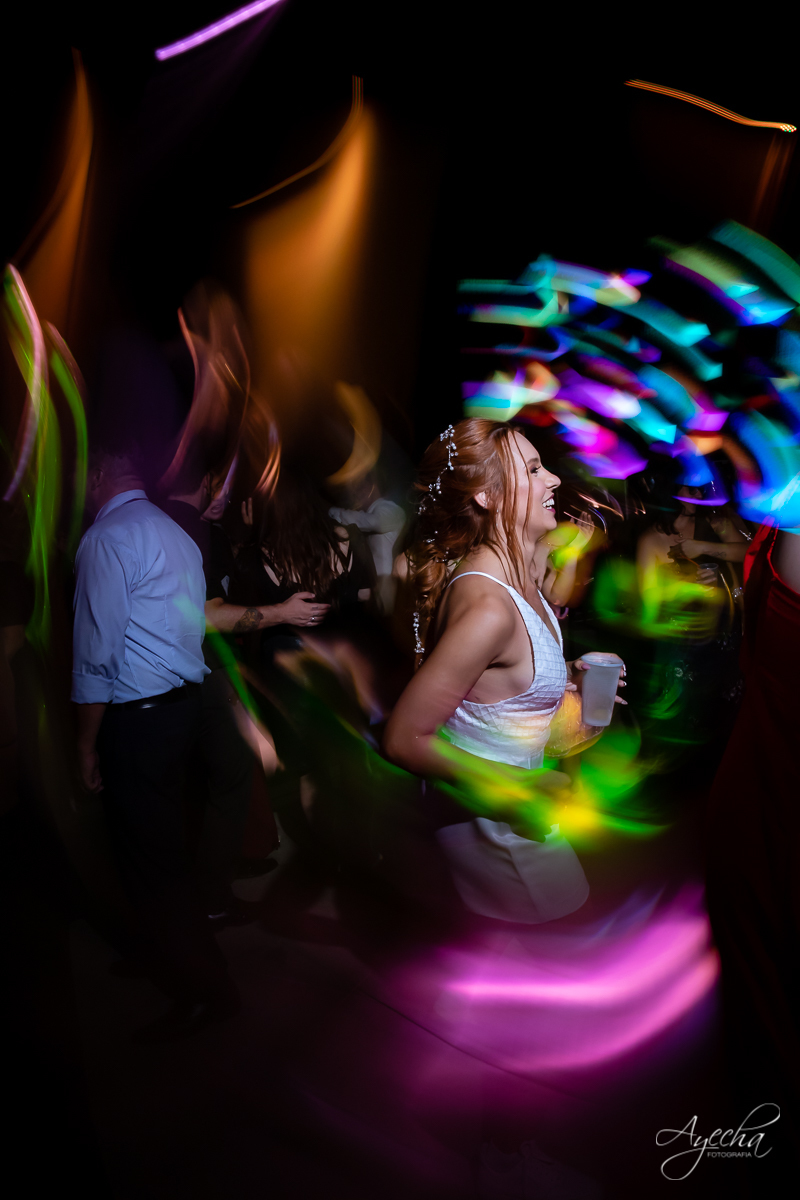 Festa de casamento; Casamento do sonhos; Casamento em Curitiba; Decoração de casamento; Fotografa de casais; Dia dos noivos; Casamentos Pinhais; Hauser Eventos; Inspiração de decoração de casamento; Cerimonia religiosa; Valsa dos noivos;