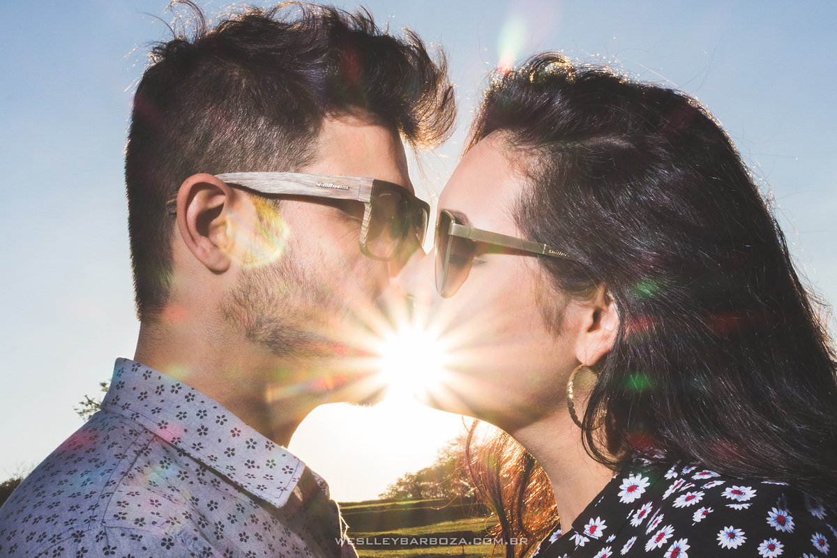 casal beijo foto criativa sol