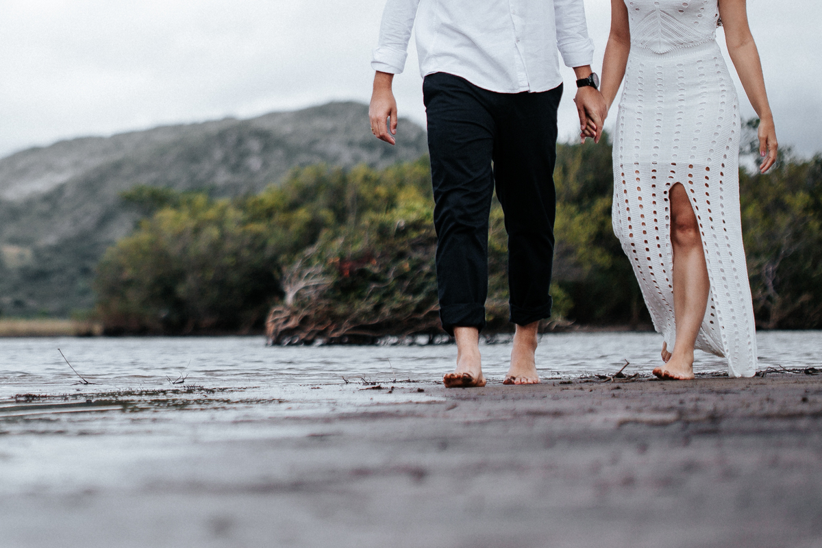 Ensaio pré casamento na lapinha da serra mas que parece a praia parece. Com o melhor fotógrafo de casamento em BH, Betim e Contagem Iane Gomes