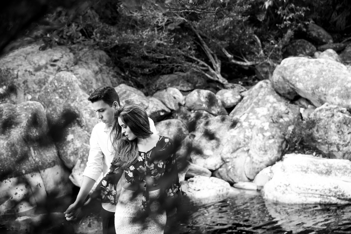 Ensaio pré casamento na lapinha da serra cachoeira linda. Com o melhor fotógrafo de casamento em BH, Betim e Contagem Iane Gomes
