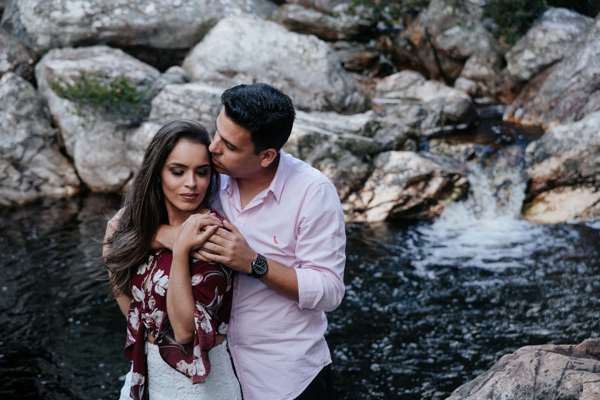 Ensaio pré casamento na lapinha da serra cachoeira linda. Com o melhor fotógrafo de casamento em BH, Betim e Contagem Iane Gomes