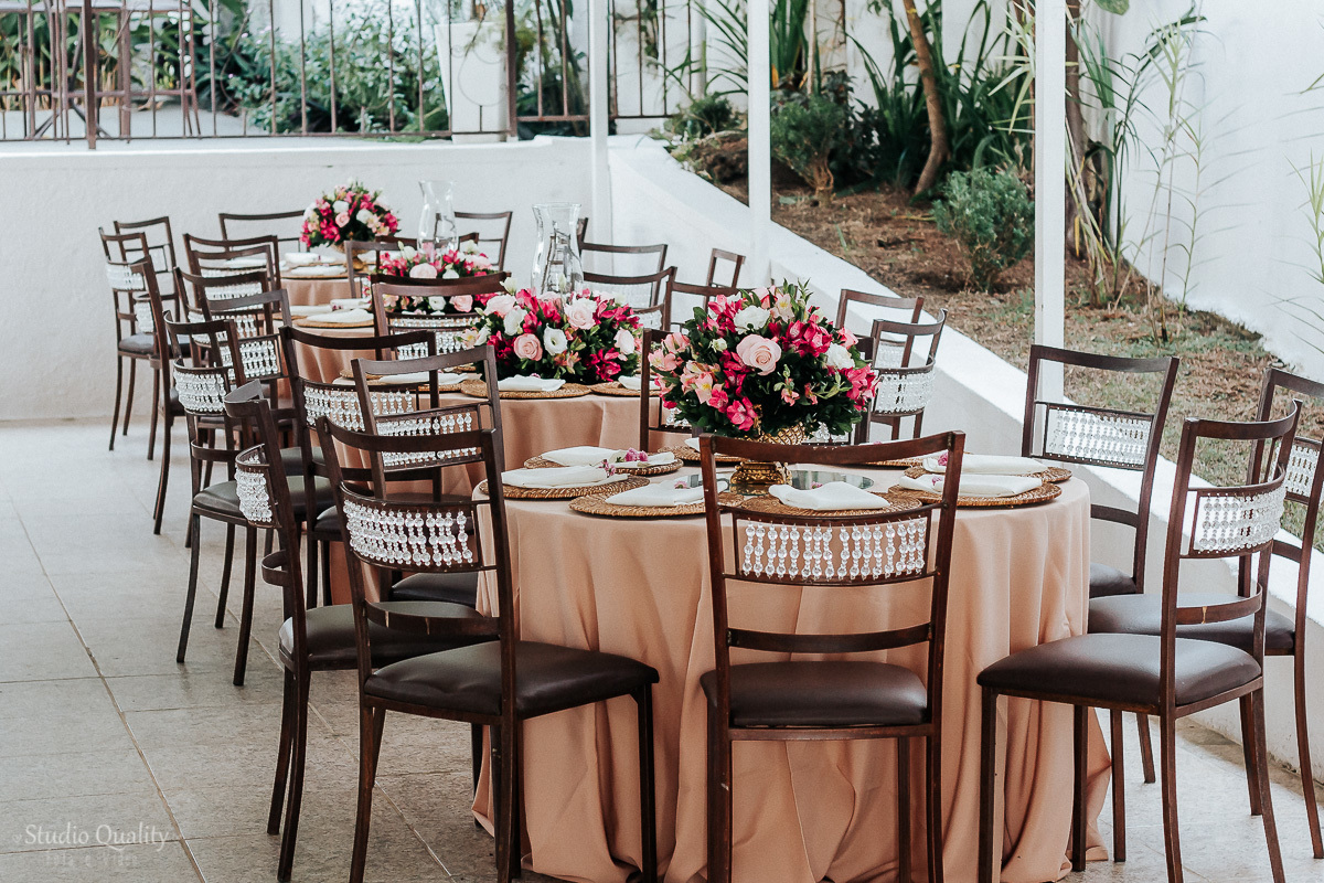 Buffet: Scardini Buffet

Espaço, decoração e buquê: Espaço Garças Pampulha

Produção: Arabela Rios Boudoir de Beleza