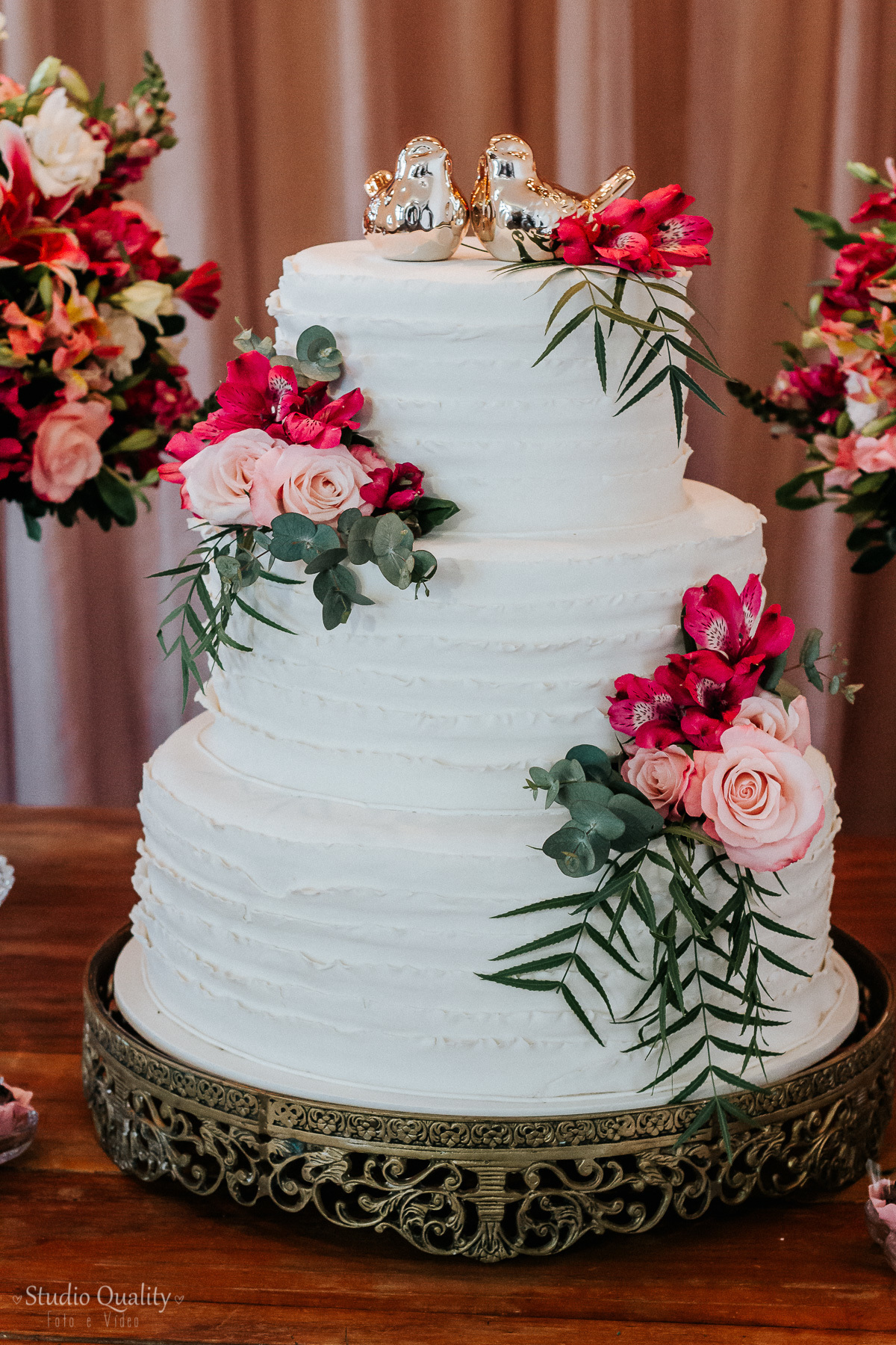 Buffet: Scardini Buffet

Espaço, decoração e buquê: Espaço Garças Pampulha

Produção: Arabela Rios Boudoir de Beleza