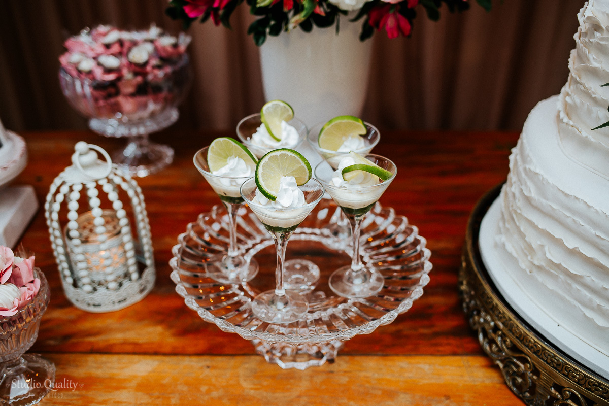 Buffet: Scardini Buffet

Espaço, decoração e buquê: Espaço Garças Pampulha

Produção: Arabela Rios Boudoir de Beleza