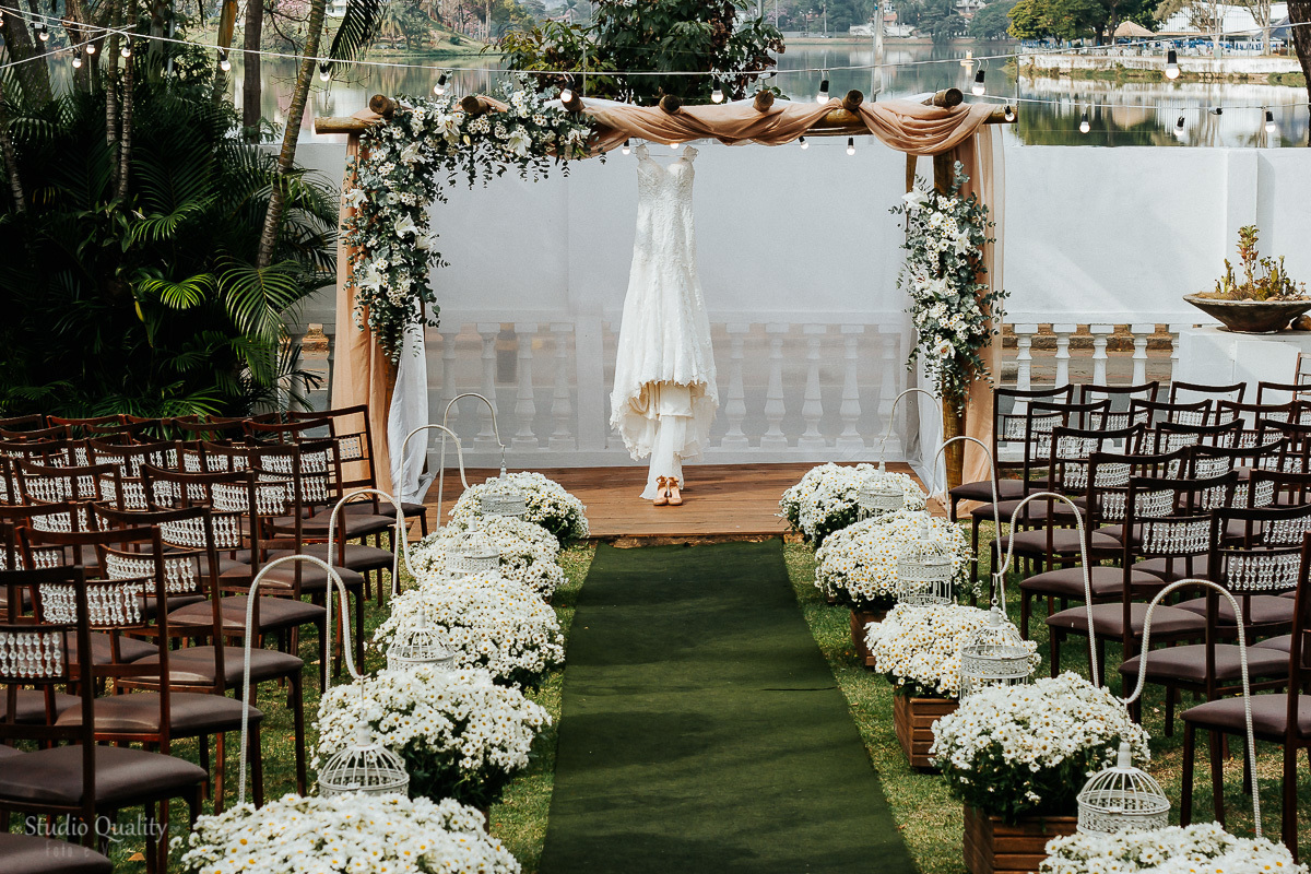 Buffet: Scardini Buffet

Espaço, decoração e buquê: Espaço Garças Pampulha

Produção: Arabela Rios Boudoir de Beleza