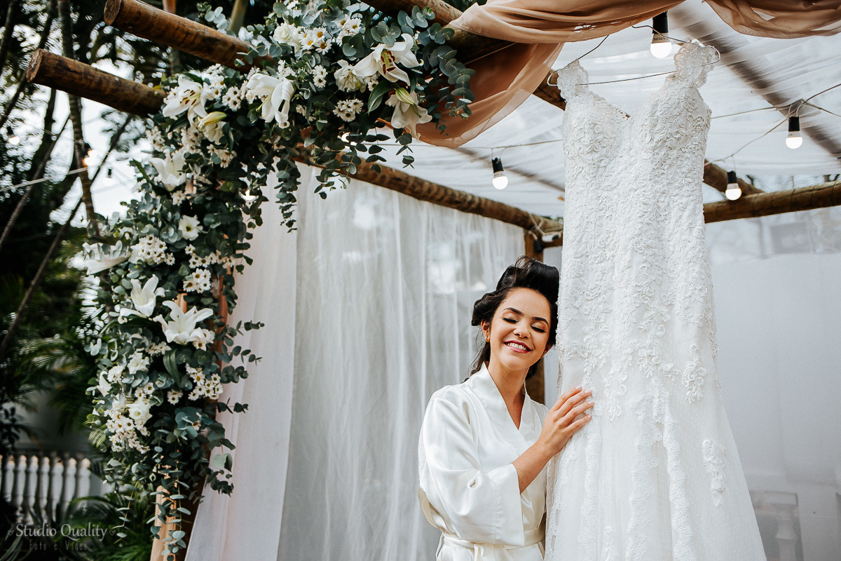 Buffet: Scardini Buffet

Espaço, decoração e buquê: Espaço Garças Pampulha

Produção: Arabela Rios Boudoir de Beleza