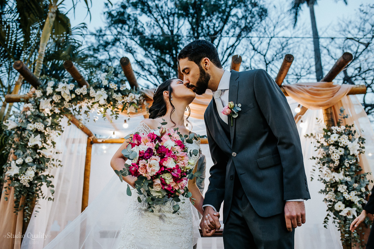 Buffet: Scardini Buffet

Espaço, decoração e buquê: Espaço Garças Pampulha

Produção: Arabela Rios Boudoir de Beleza