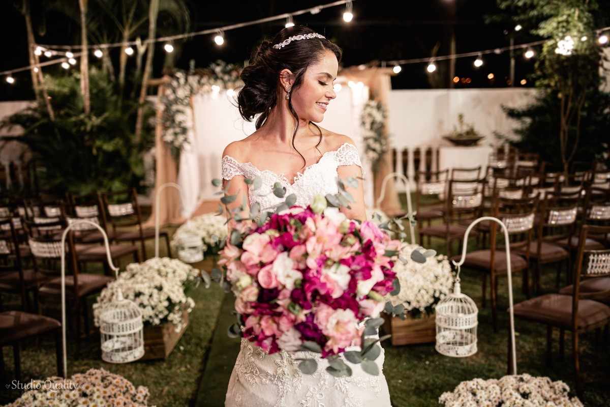 Buffet: Scardini Buffet

Espaço, decoração e buquê: Espaço Garças Pampulha

Produção: Arabela Rios Boudoir de Beleza