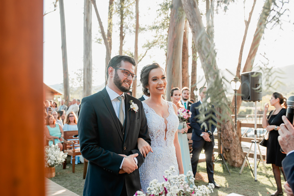 Local: fazenda Arraial Velho - Sabará

Decoração e Buquê: Flores de Provence 

Produção da Noiva: Studio Izabella Reis