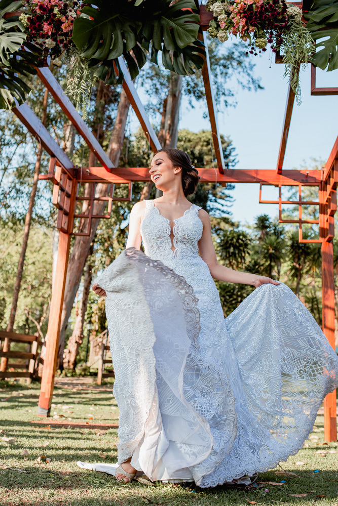 Local: fazenda Arraial Velho - Sabará

Decoração e Buquê: Flores de Provence 

Produção da Noiva: Studio Izabella Reis