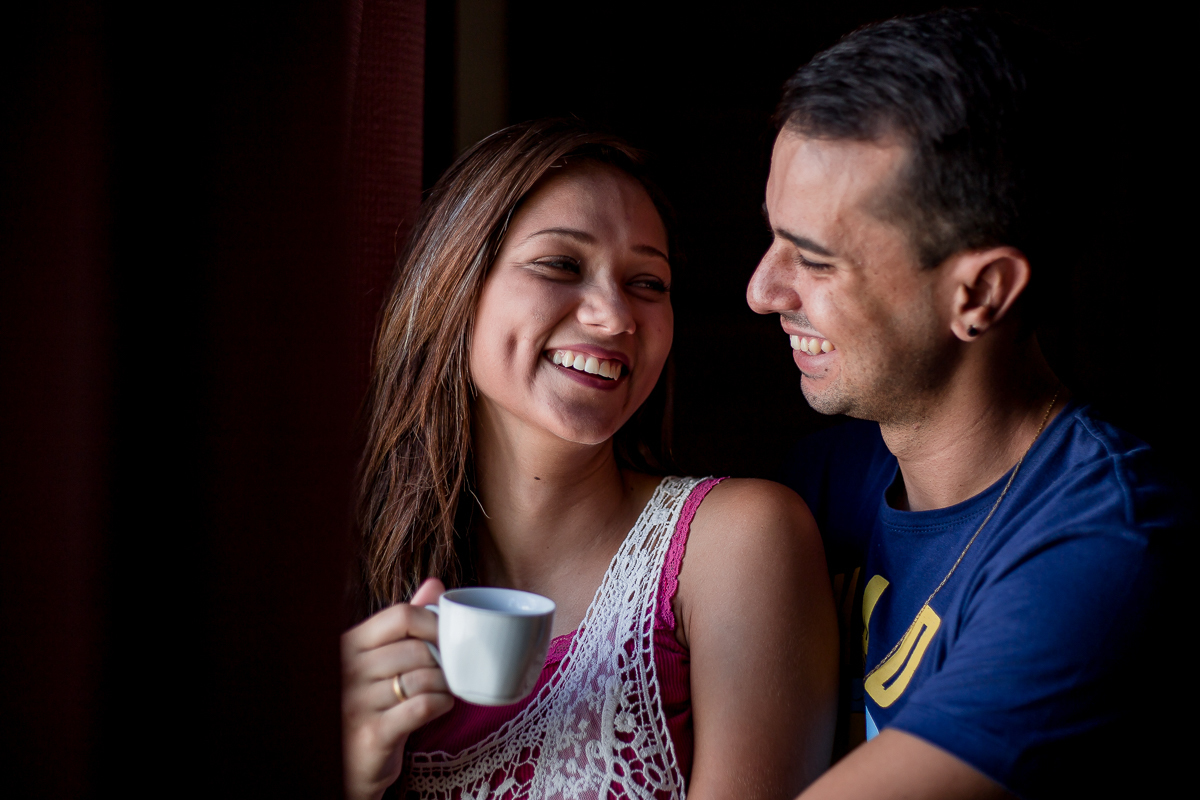 Ensaio realizado em casa. Fotos espontâneas, de chinelo e sem maquiagem. Teve até pet no ensaio!! O cafezinho estava gostoso.