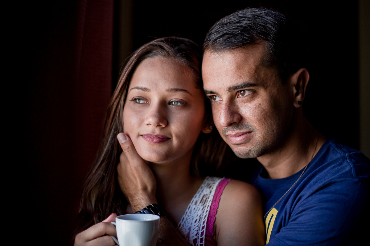 Ensaio realizado em casa. Fotos espontâneas, de chinelo e sem maquiagem. Teve até pet no ensaio!! O cafezinho estava gostoso.