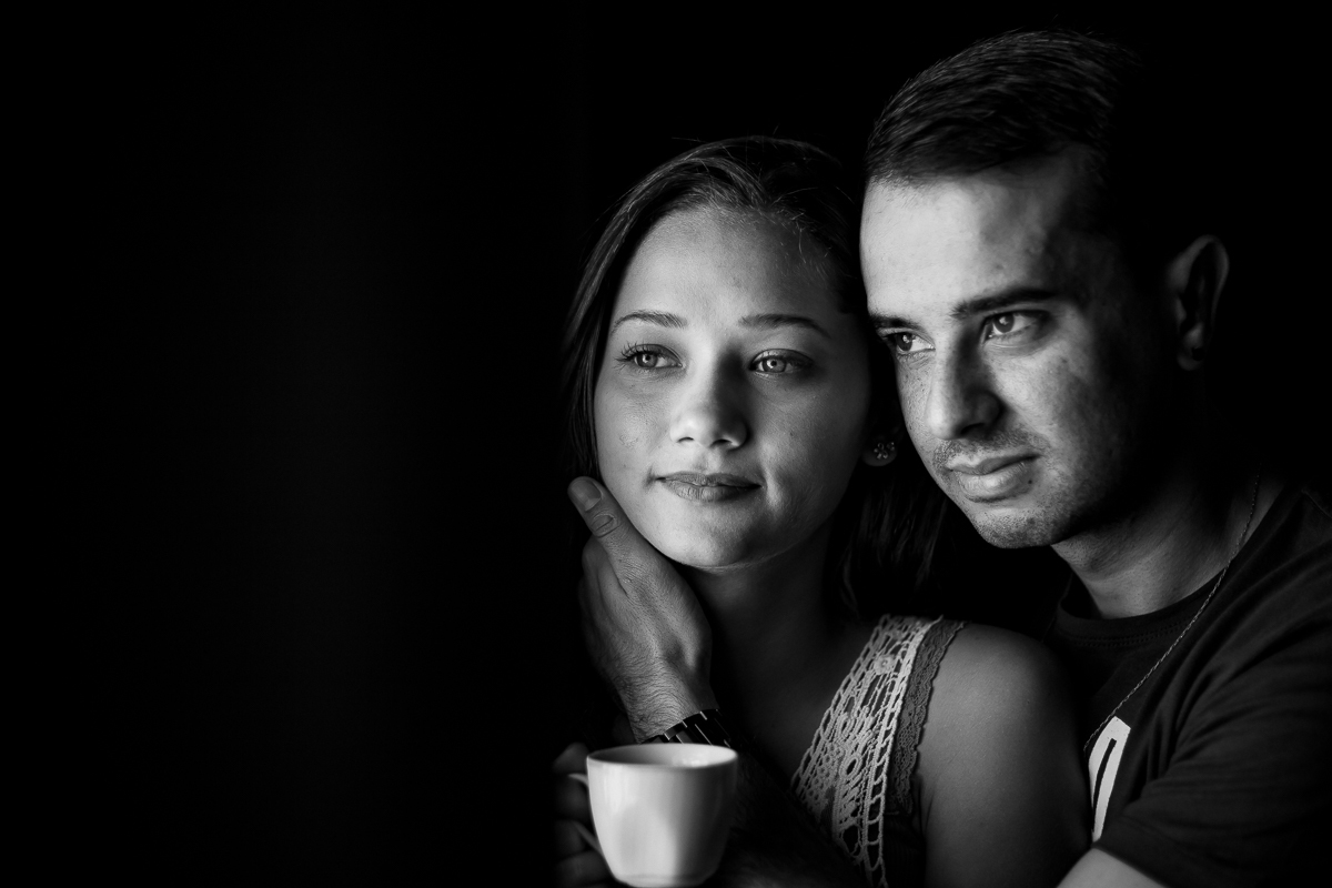 Ensaio realizado em casa. Fotos espontâneas, de chinelo e sem maquiagem. Teve até pet no ensaio!! O cafezinho estava gostoso.