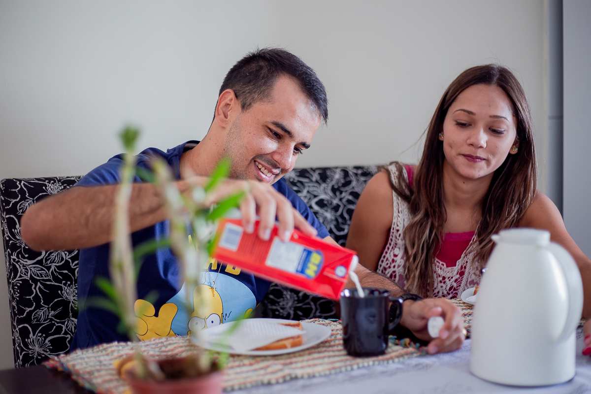 Ensaio realizado em casa. Fotos espontâneas, de chinelo e sem maquiagem. Teve até pet no ensaio!! 