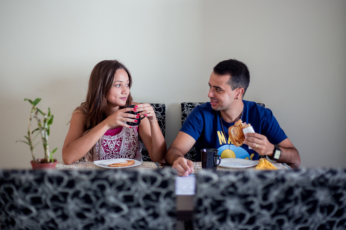 Ensaio realizado em casa. Fotos espontâneas, de chinelo e sem maquiagem. Teve até pet no ensaio!! 