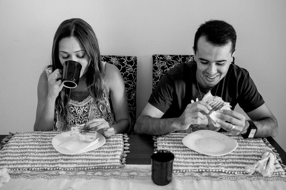 Ensaio realizado em casa. Fotos espontâneas, de chinelo e sem maquiagem. Teve até pet no ensaio!! 