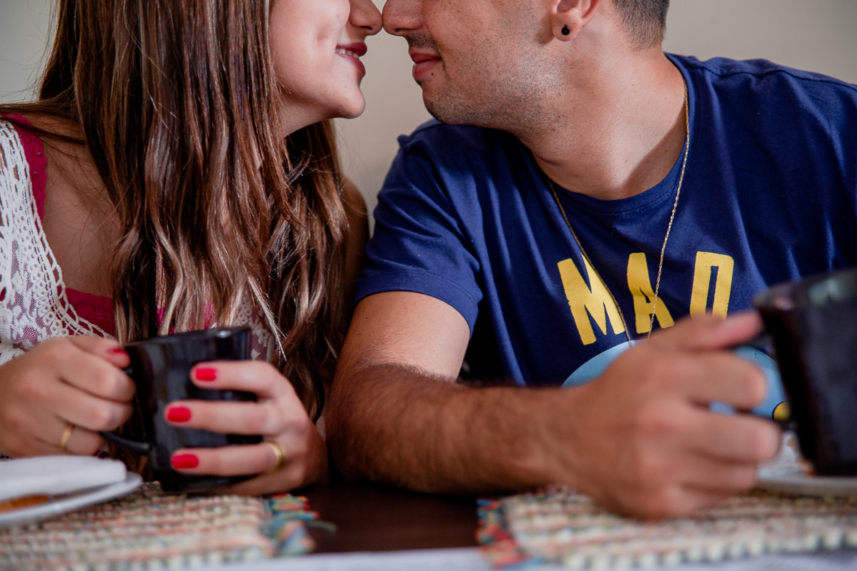 Ensaio realizado em casa. Fotos espontâneas, de chinelo e sem maquiagem. Teve até pet no ensaio!! 