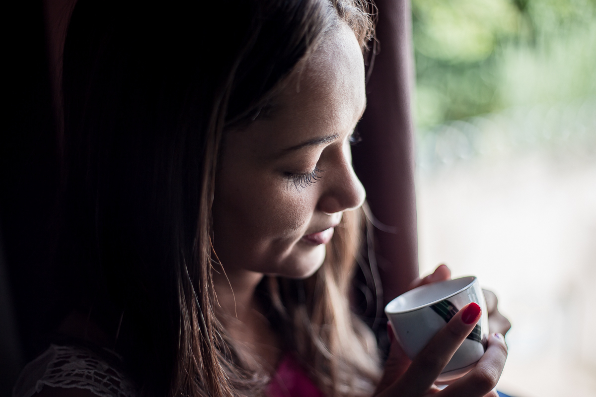Ensaio realizado em casa. Fotos espontâneas, de chinelo e sem maquiagem. Teve até pet no ensaio!! 