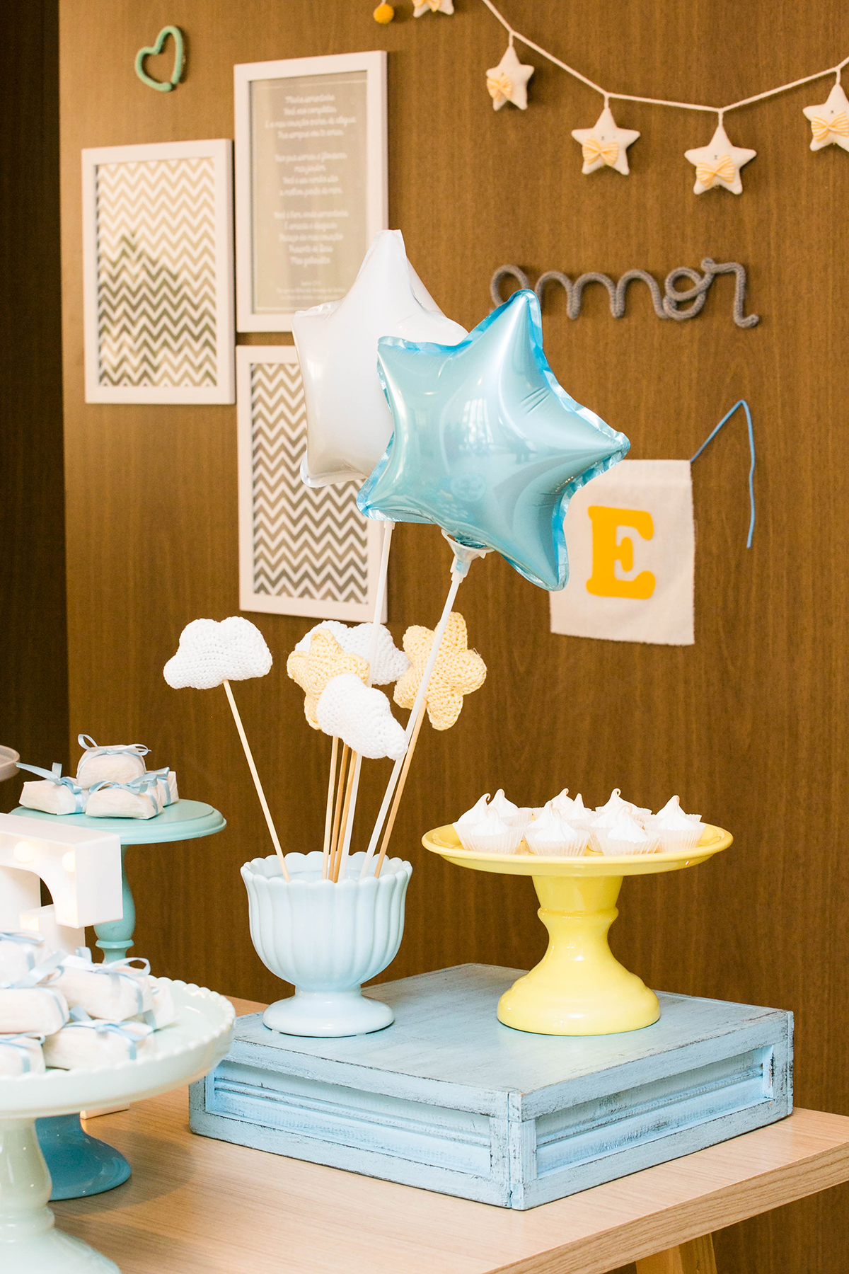 detalhe mesa de doces chá de bebê menino