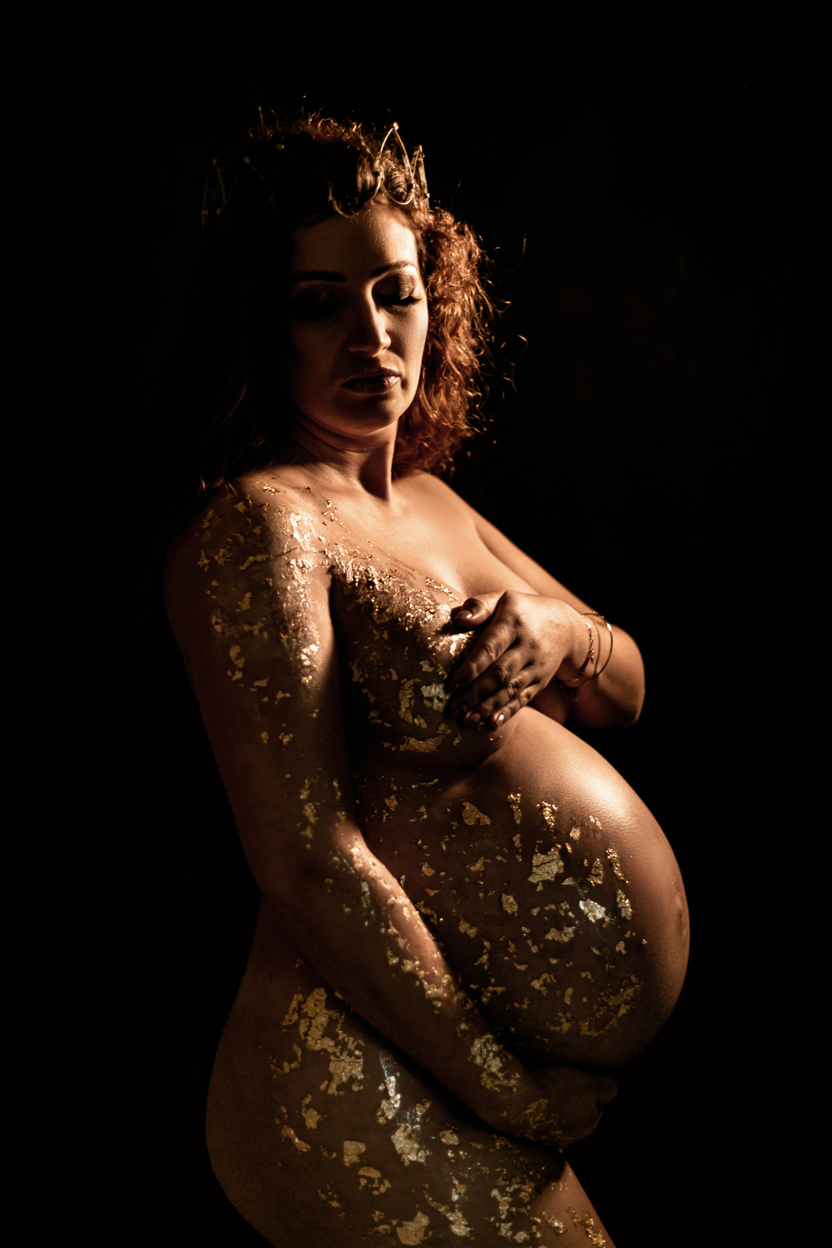 gestante com luz quente

