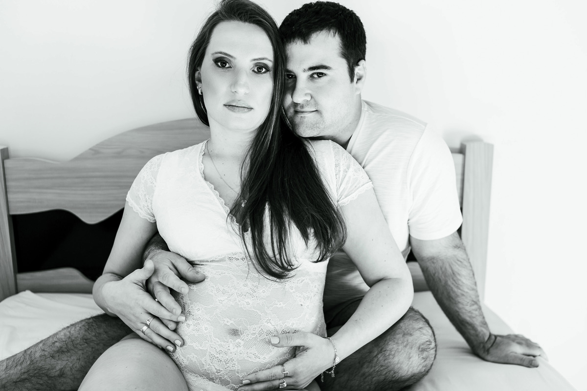 retrato em preto e branco de ensaio gestacional