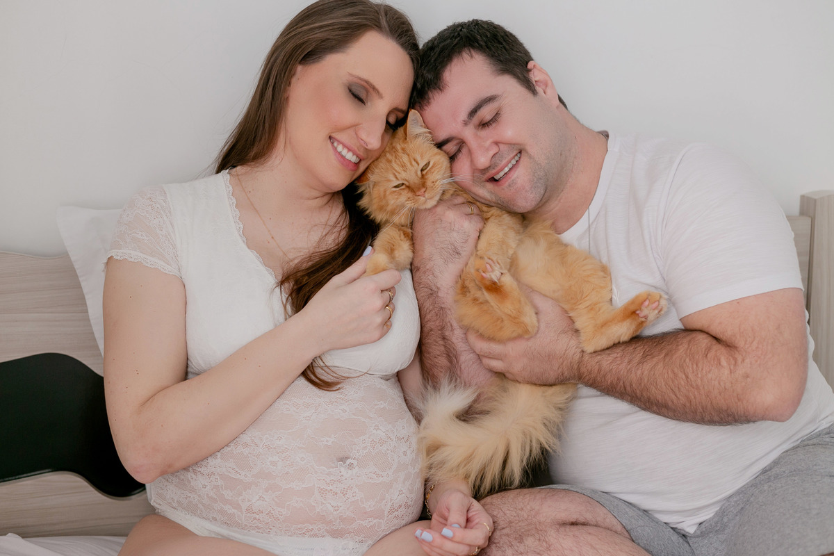 ensaio de gestante com gato de estimação