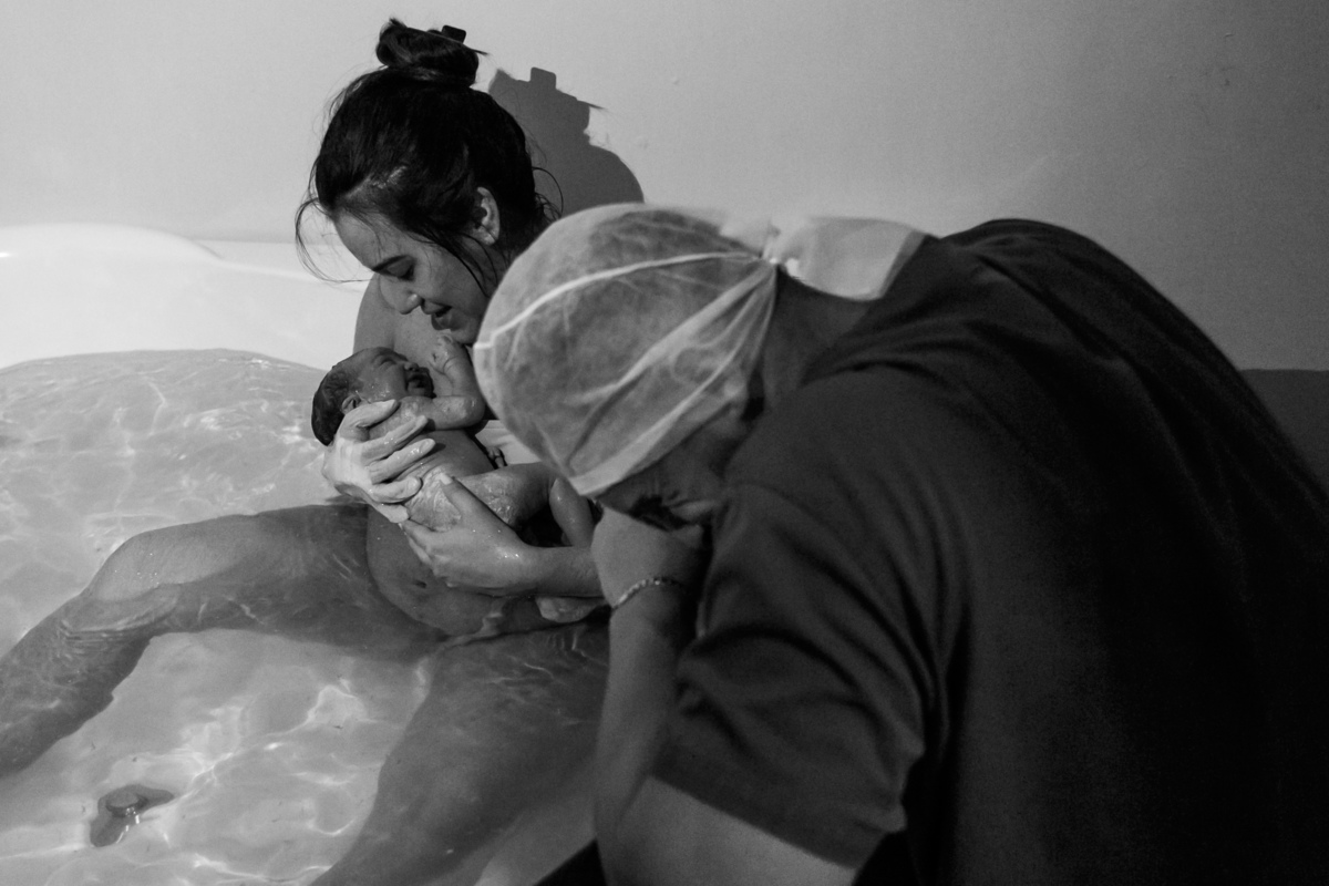 pai chorando depois do parto