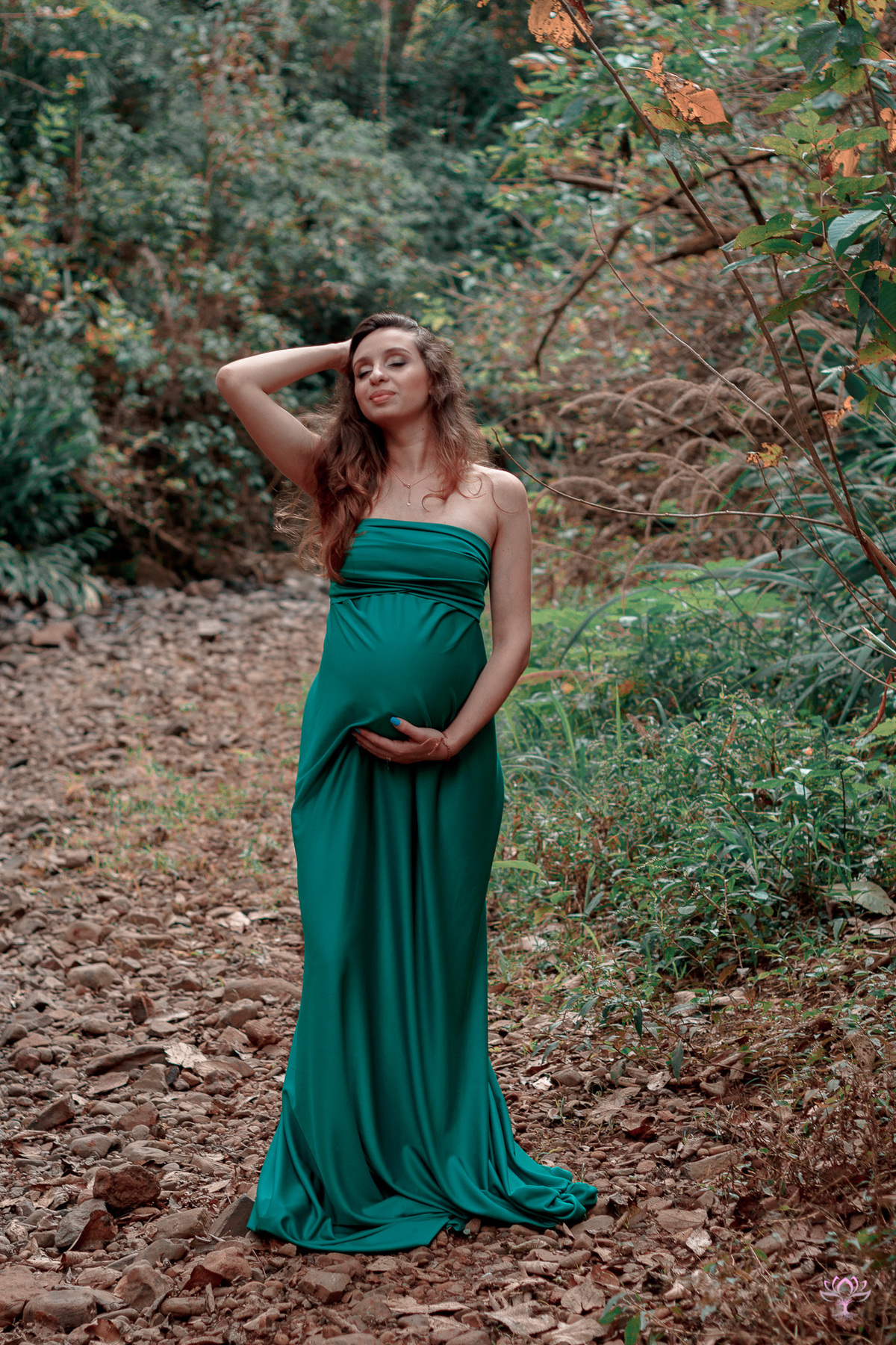 gestante com a mãe no cabelo