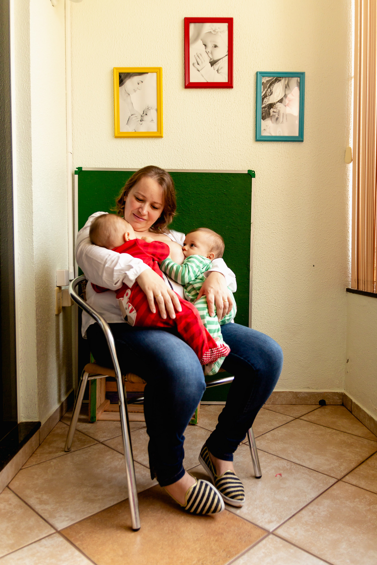 Amamentando gêmeos na escola