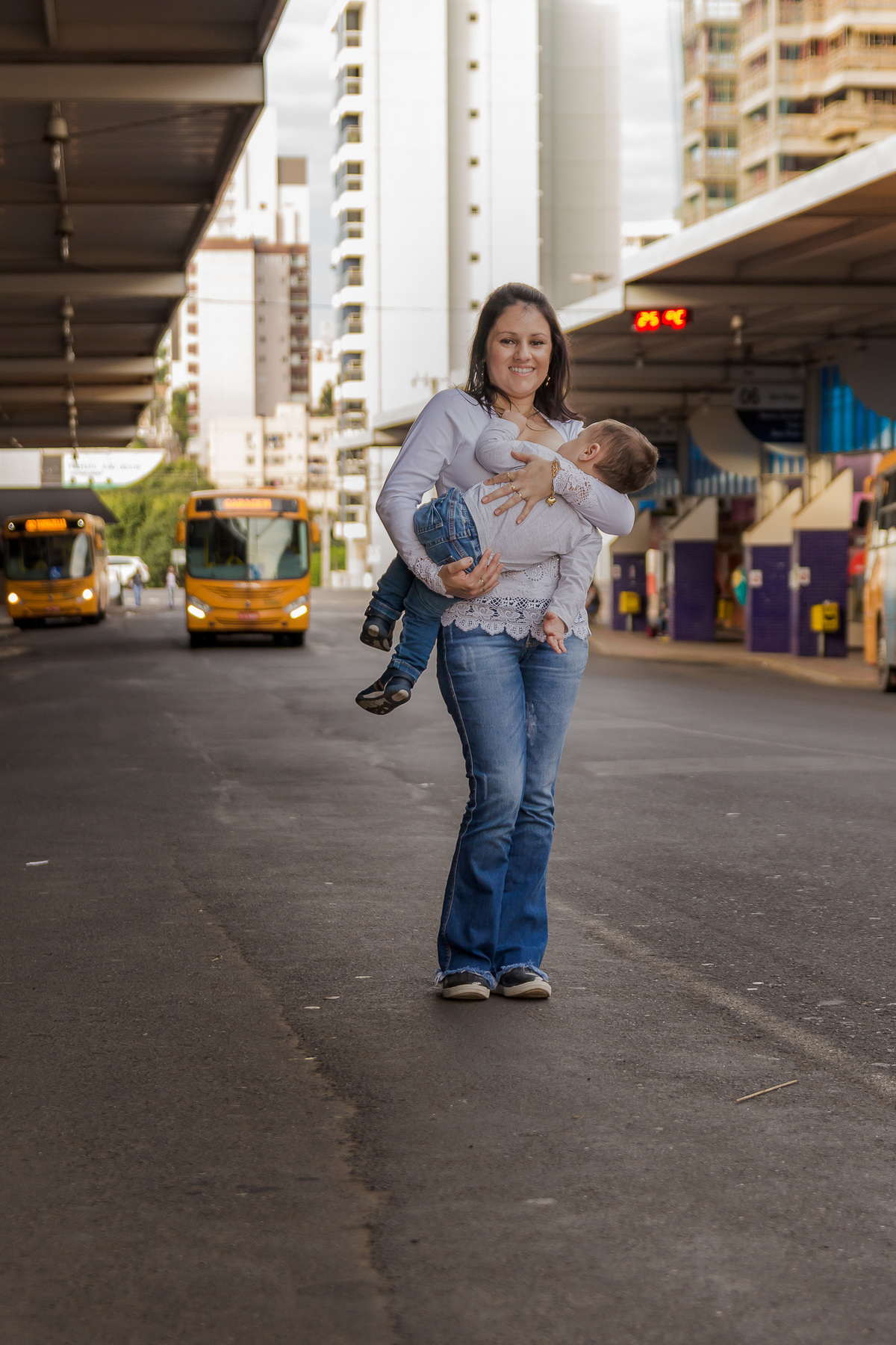 Amamentando no terminal urbano em Chapecó
