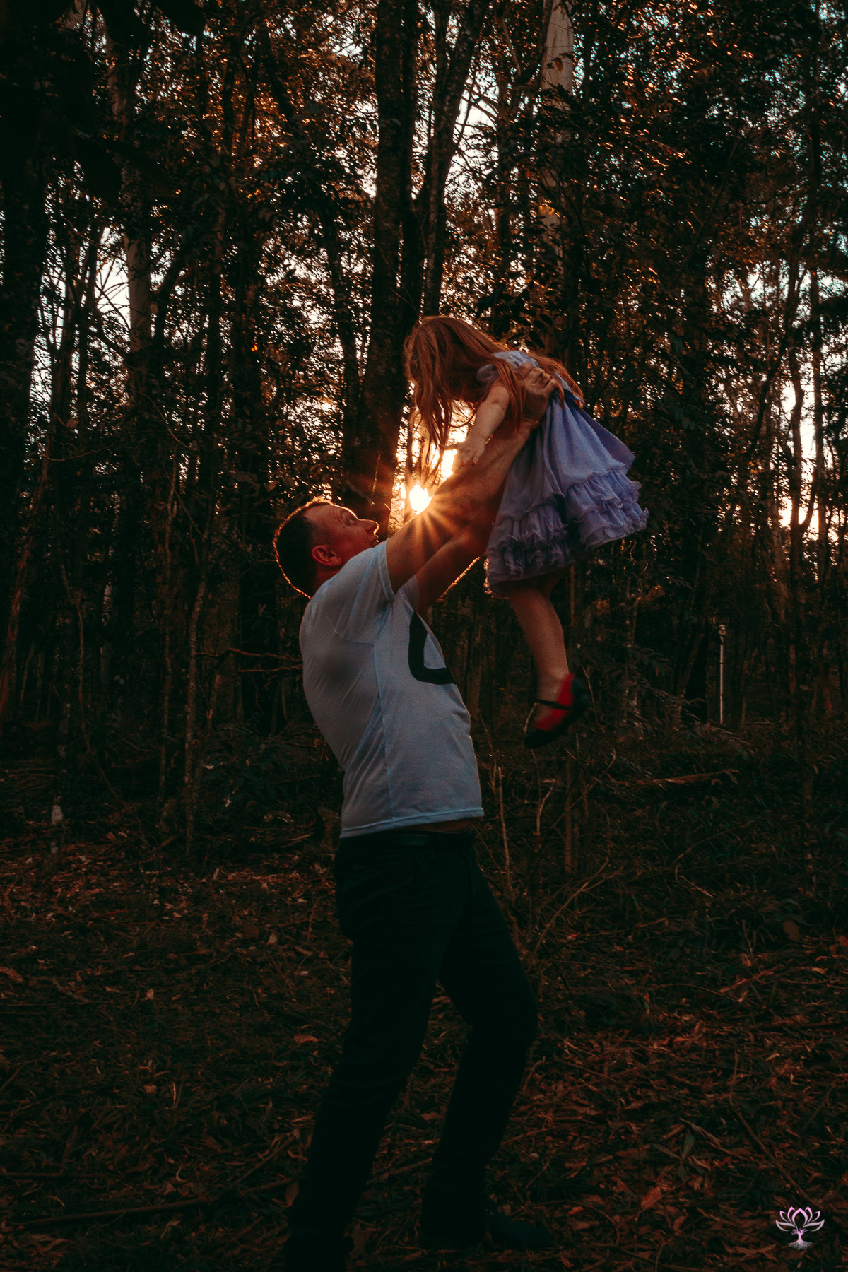 silhueta de mai e filha