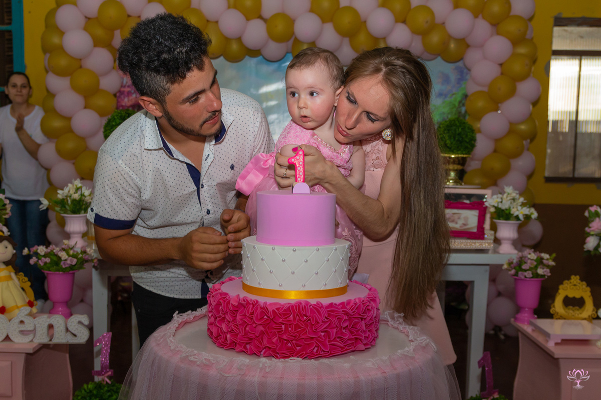 familia assoprando a vela
