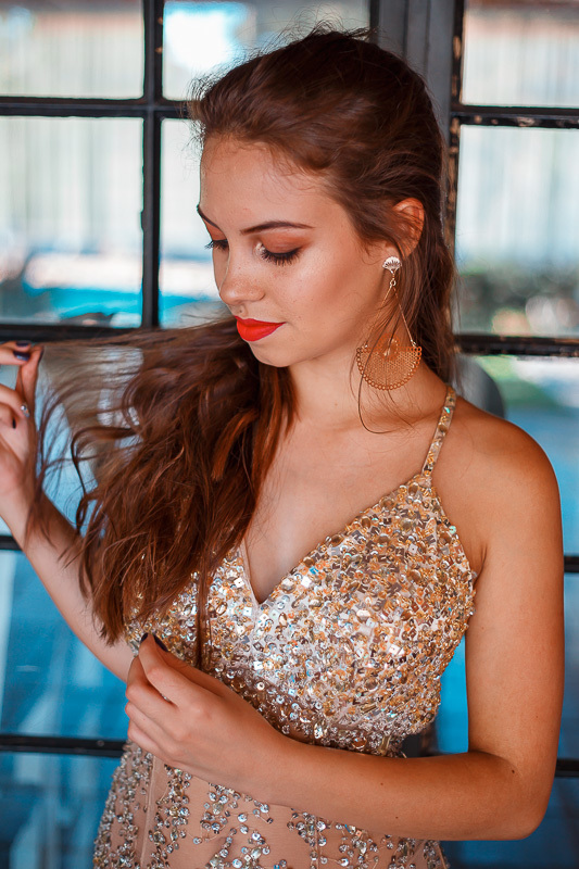 foto mechendo no cabelo