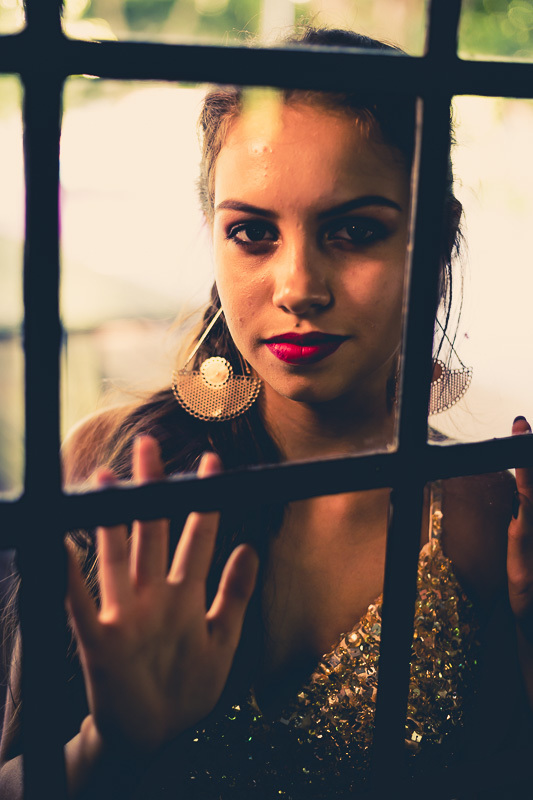 retrato atras do vidro