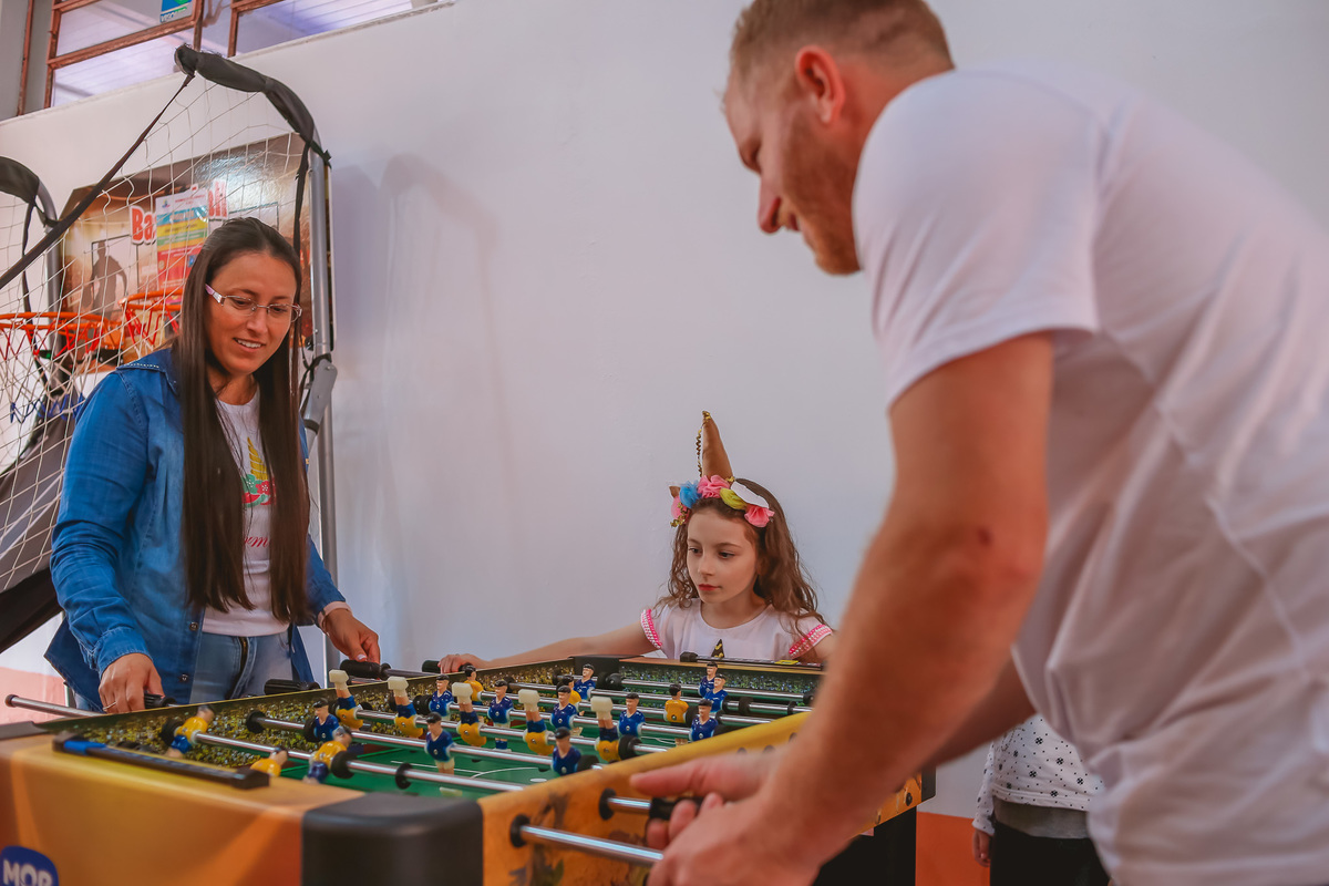 jogando pebolin no seu aniversario