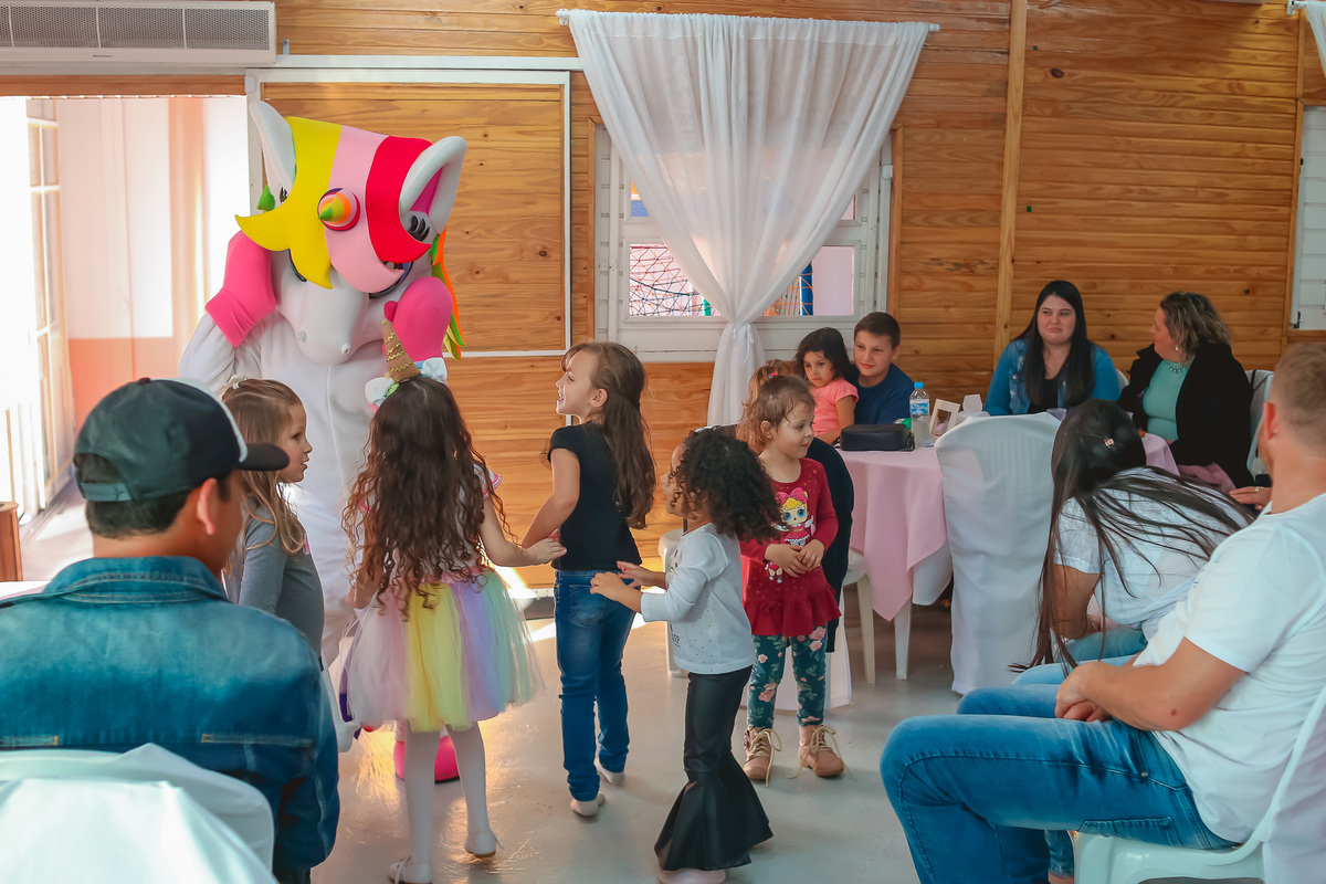 chegada do personagem unicornio