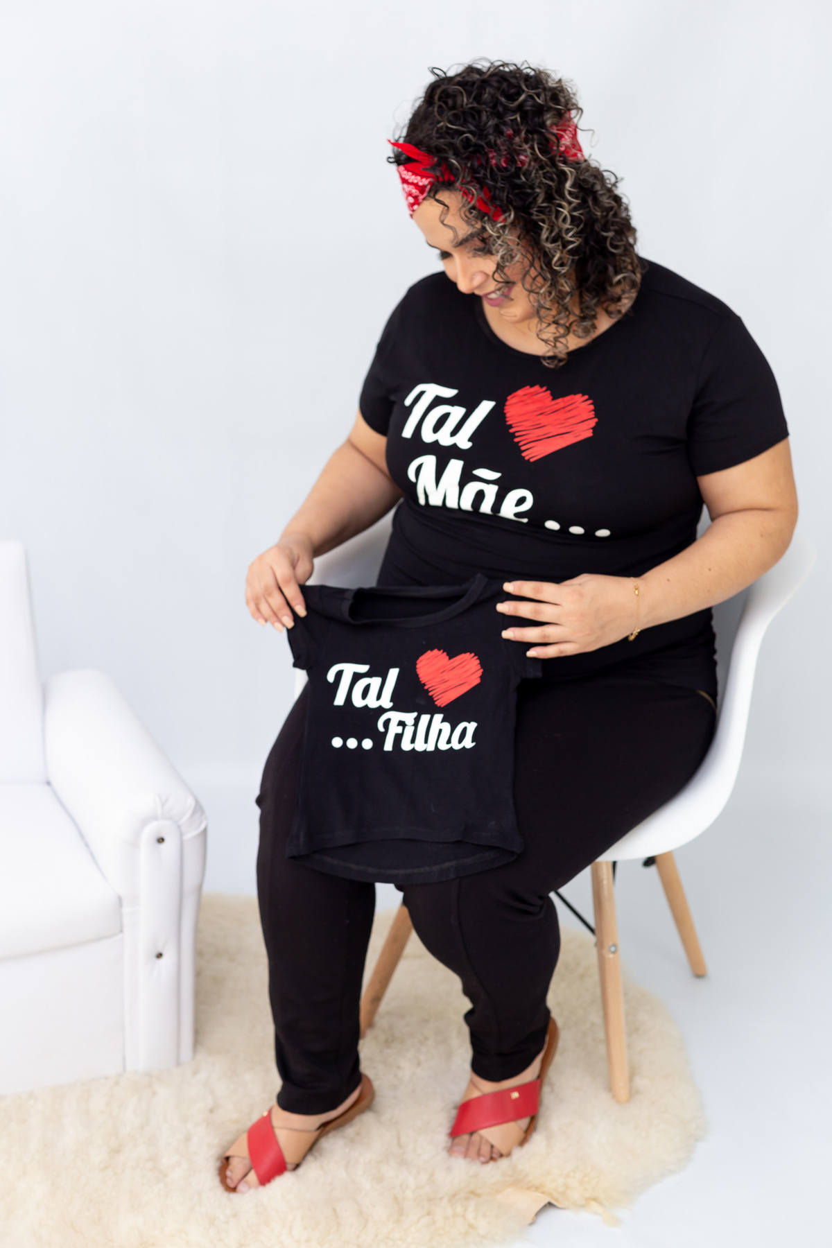 foto de gestante no estudio estilo tal mãe e tal filha