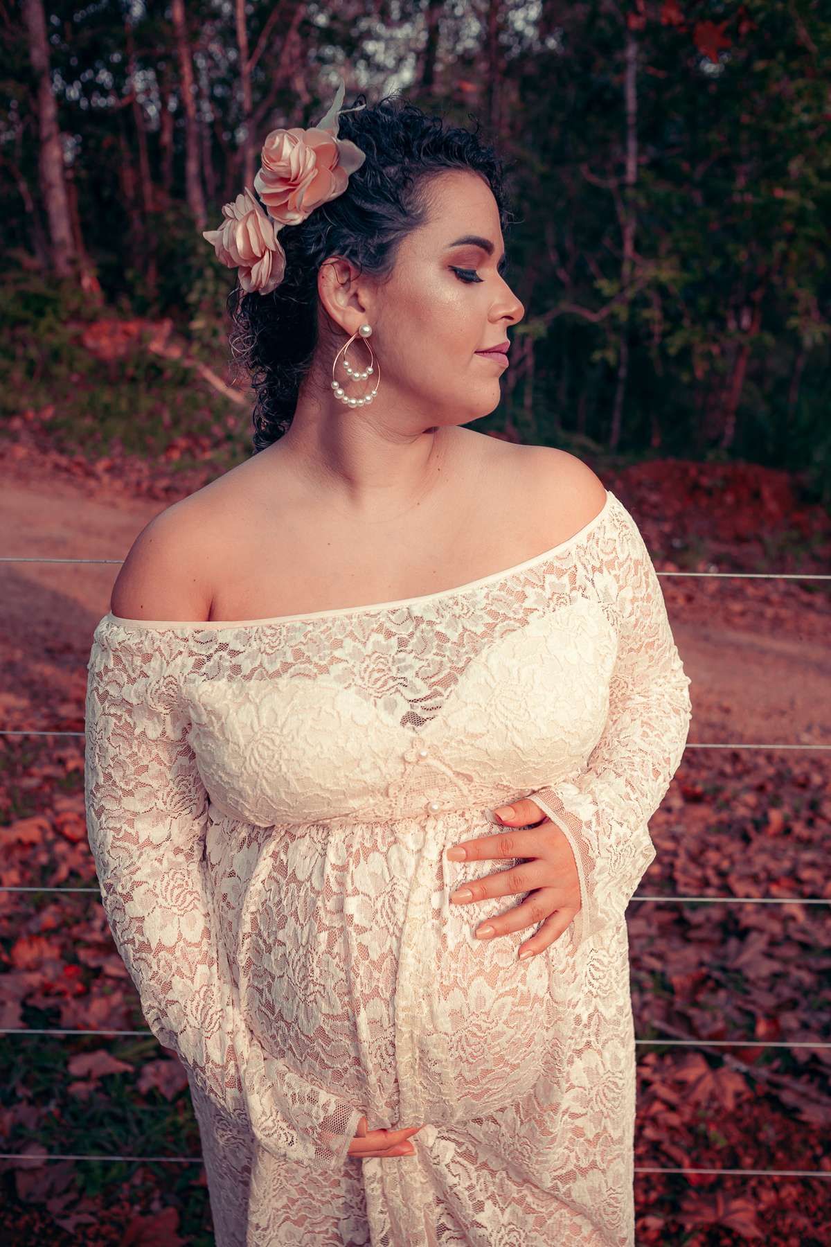 retrato de gestante, ela de olhos fechados