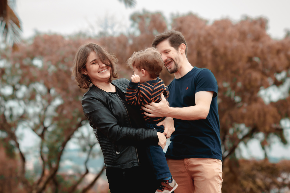 família fazendo cocégas 