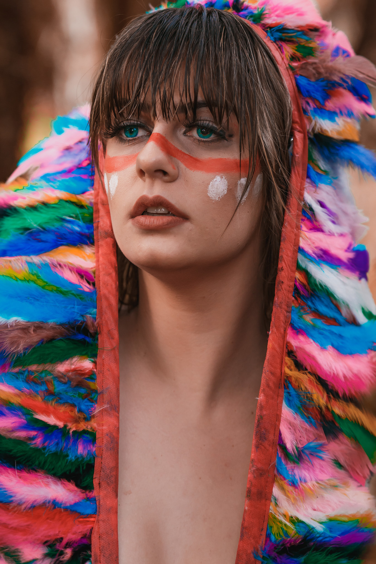 modelo com cocar de índia