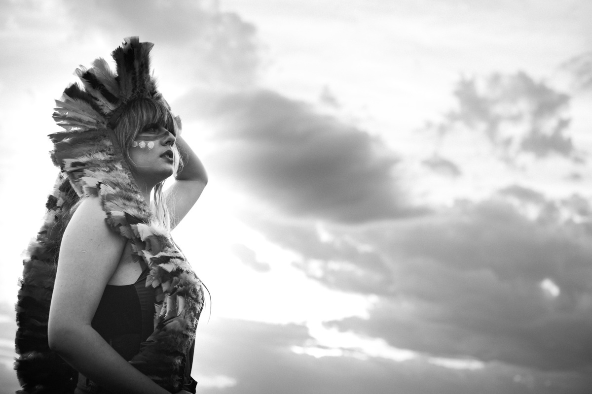 foto peb, contra ponge com as nuvens ao fundo