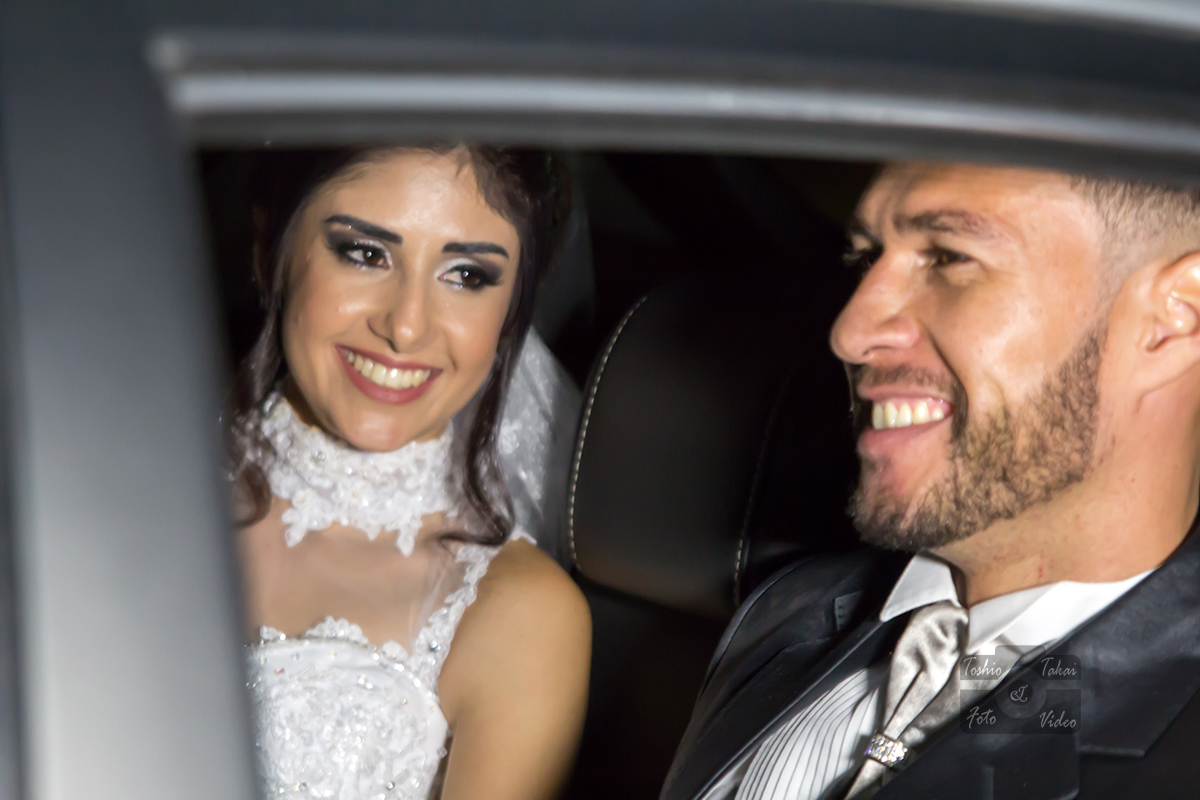 Noivos no carro