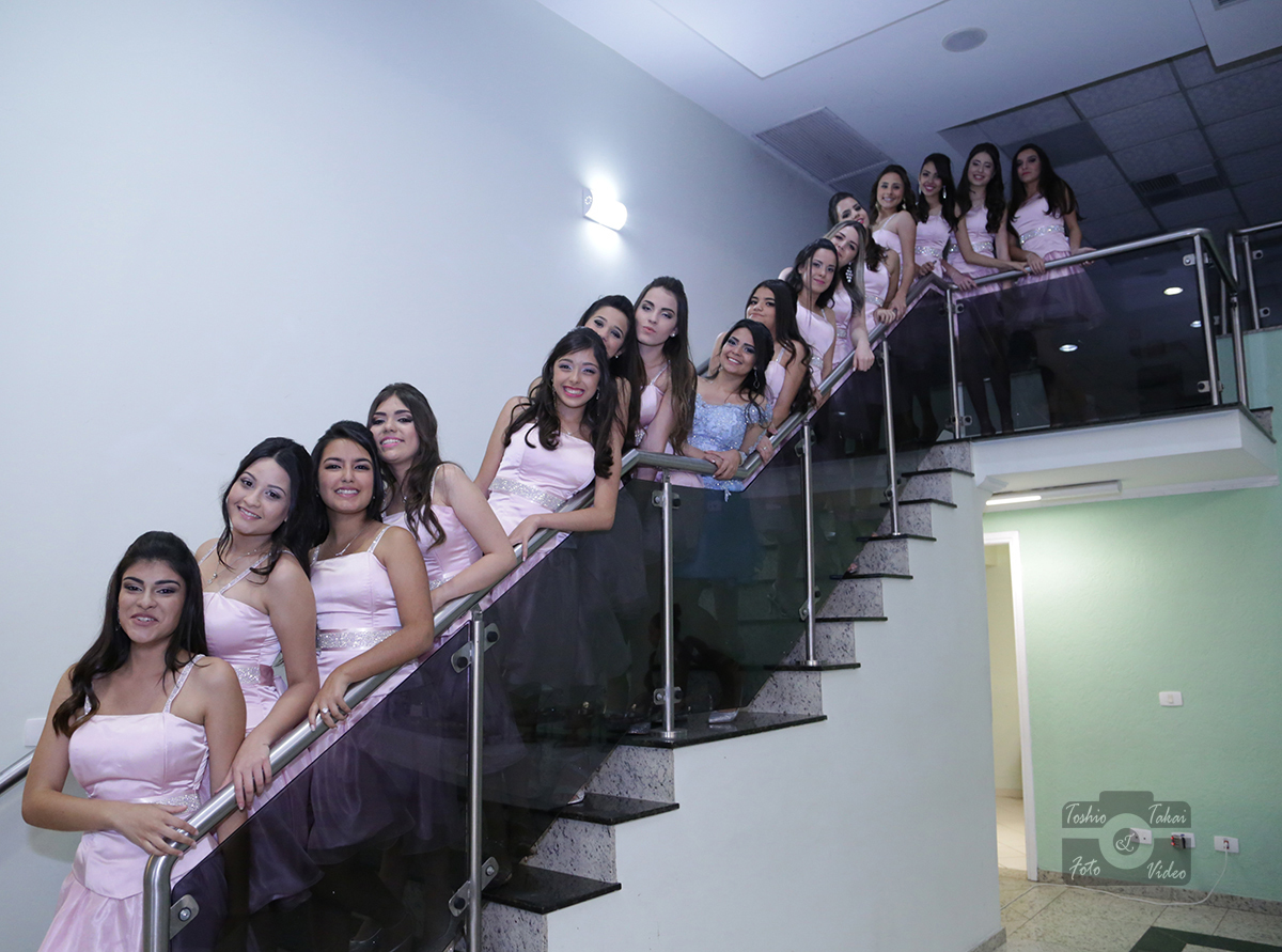 Giovanna-15-anos-amigas-debutantes-escada