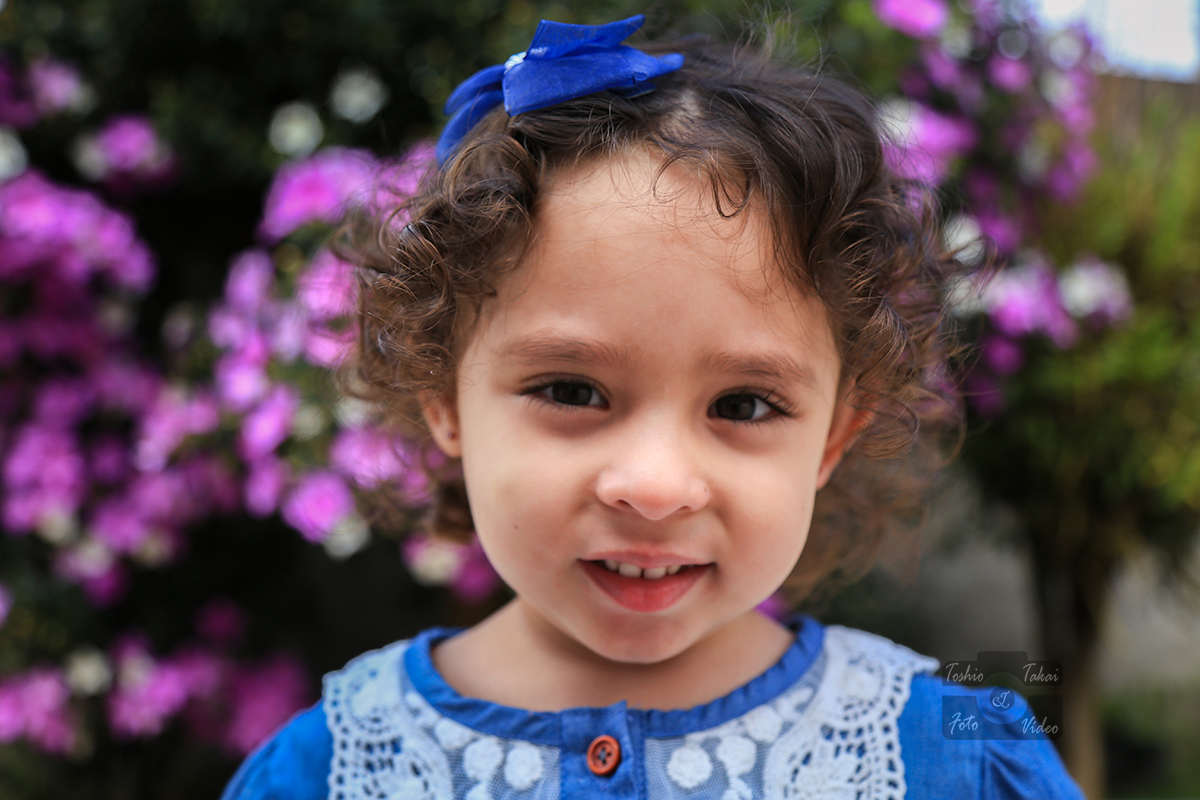 Laís-3-anos-sessão-de-fotos-flores
